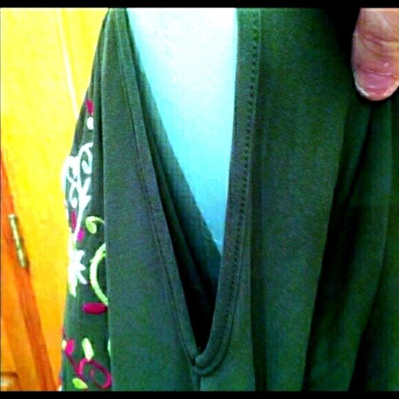 New Directions women's v neck top size PM.   NWT - Picture 6 of 7